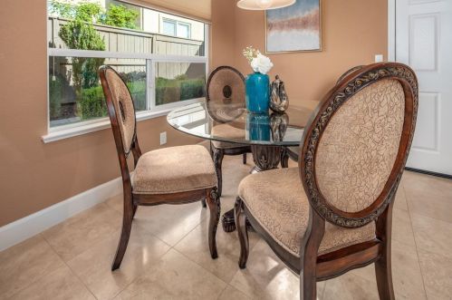 2042 Beckett Dr, Folsom, CA 95762-5200