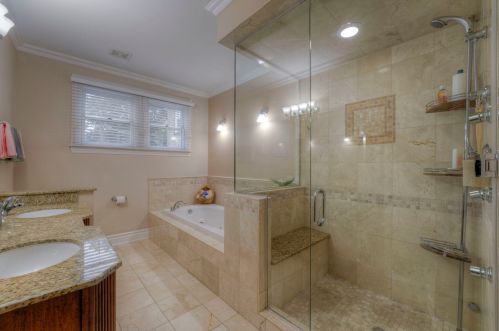 4340 Mozart St, Chicago IL 60618-1528 exterior