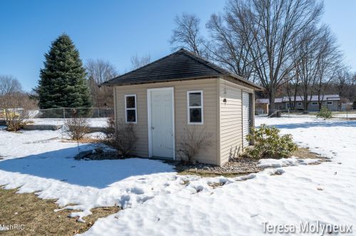 4085 Nicholl Ave, Meskegon MI 49444-3633 exterior