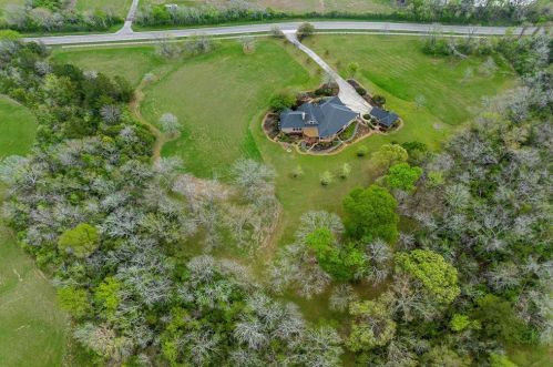 2200 Spg Br Rd, Montgomery TX 77316-2503 exterior