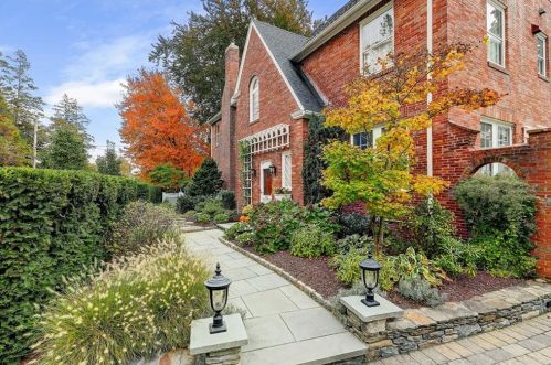 441 Rochambeau Ave, Providence, RI 02906-4828