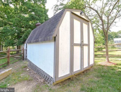 900 Chatsworth Dr, Accokeek MD 20607-2056 exterior