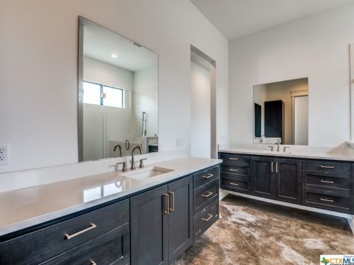 340 Warbler Dr, Spring Branch TX 78070-5064 exterior