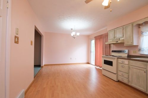 1421 Hillsboro St, Pittsburgh PA 15204-2330 exterior