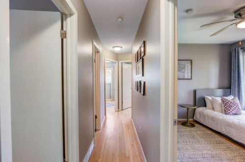 9200 Ironwood Ln, Milwaukee WI  53217-1211 exterior