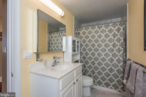 1500 Chestnut St, Philadelphia PA  19102-2737 exterior