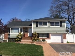 42 Kathleen Dr, Syosset NY  11791-5811 exterior