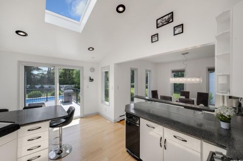 6 Bethal Ln, Commack NY 11725-1003 exterior