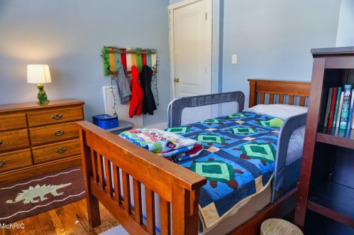 1001 Ardmore, Grand Rapids MI 49507-2710 exterior