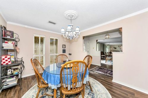 1909 Grn Oaks Dr, Irving TX 75061-2138 exterior