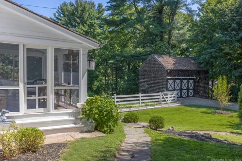 236 Norwalk Rd, Norwalk CT 06850-4318 exterior