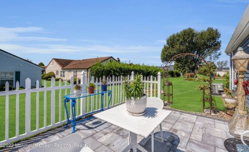 43 Gladstone Ave, Lakehurst NJ 08759-6625 exterior