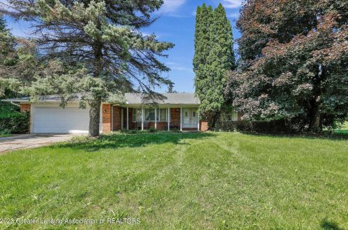 1005 Twinbrook Dr, Dewitt, MI 48820-8327