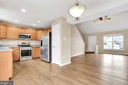 10 Lexington Dr, Hanover PA 17331-8657 exterior