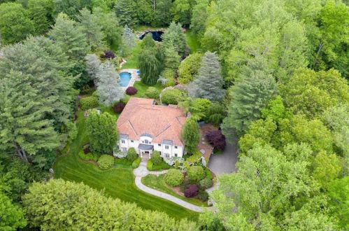 26 Day Rd, Armonk NY 10504-2408 exterior