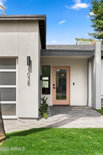 1038 Clarendon Ave, Phoenix AZ 85033-4119 exterior