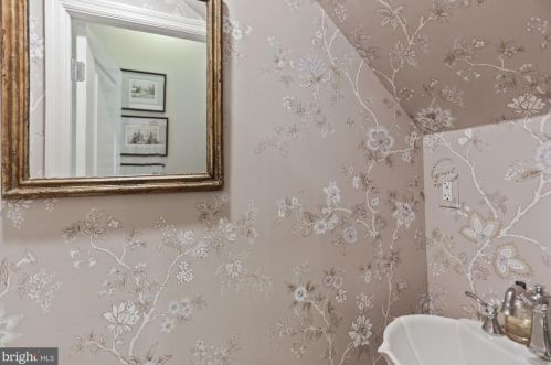 121 6 St, Washington DC 20002-2215 exterior