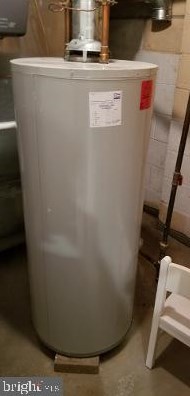 8120 Wyndam Rd, Camden NJ 08109-3221 exterior