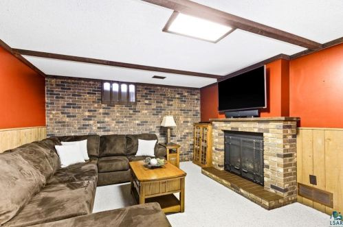 2344 Hutchinson Rd, Duluth MN 55811-3266 exterior