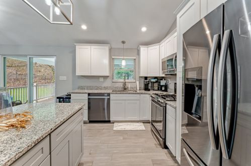 1521 Greendale Dr, Pittsburgh PA  15239-1143 exterior