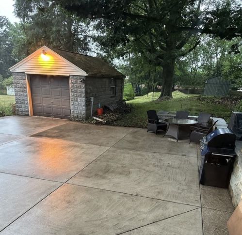 8585 Peebles Rd, Pittsburgh PA 15237-5722 exterior