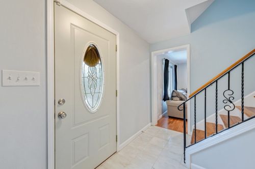 129 Country Club Dr, Pittsburgh, PA 15235-4114