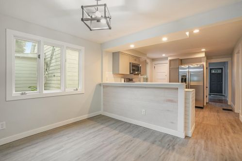 904 Hall St, Grand Rapids, MI 49507-1940