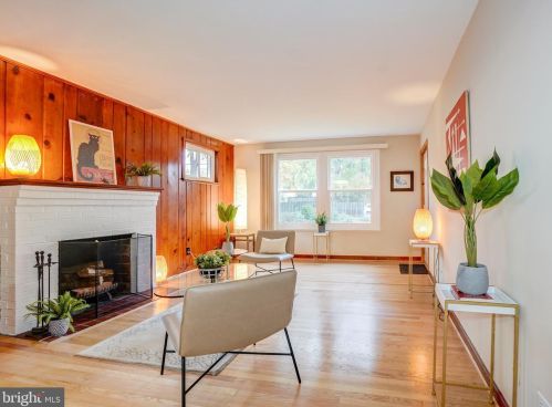 102 Mannakee St, Rockville MD 20850-1914 exterior