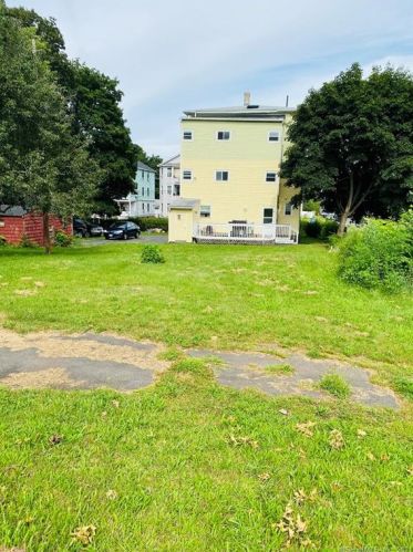 44 Wilcox St, New Britain, CT 06051-1209