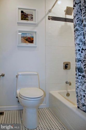 6 Rebecca Ct, Trenton NJ 08628-3339 exterior