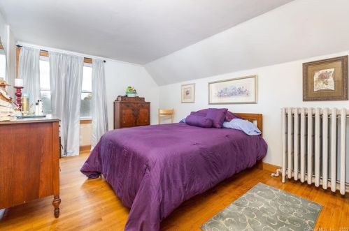 3 St, Windsor Locks CT 06096-1357 exterior