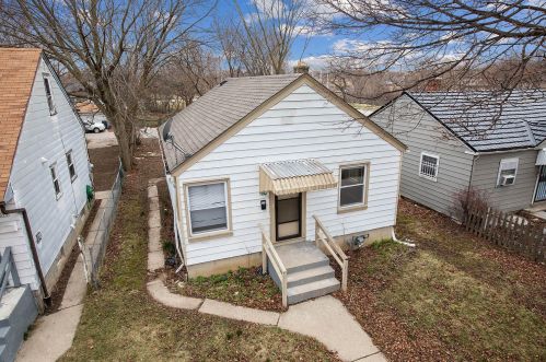 5061 28th St, Milwaukee, WI 53221-3470