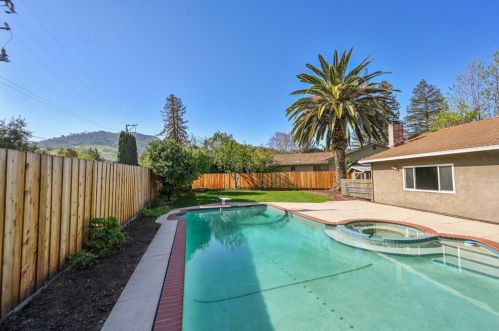 1185 Mardon Ct, Concord CA 94521-4744 exterior