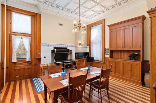 5501 Elgin St, Pittsburgh PA 15206-1432 exterior