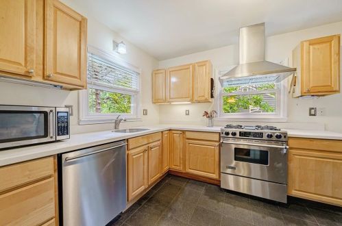 1348 Merry Ln, Atlanta GA 30329-3906 exterior