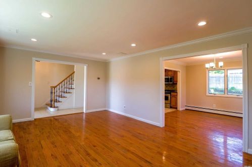 32 Maryland St, Huntington Station NY 11746-6945 exterior