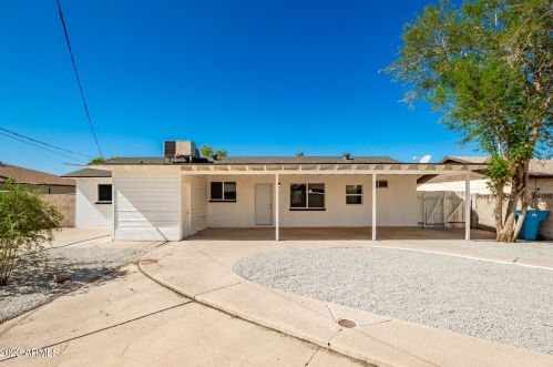 2925 42nd Ave, Phoenix AZ  85019-4323 exterior