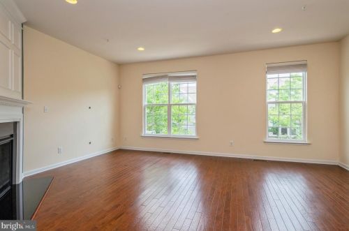 2204 Leia Ln, New Brunswick NJ  08904-1865 exterior