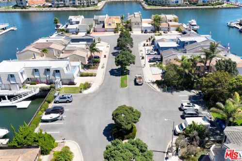 4555 Falkirk Bay, Oxnard CA 93035-3743 exterior