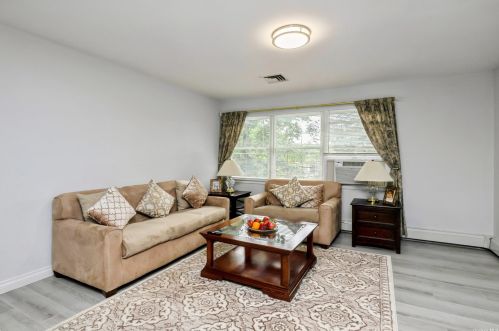 15 Evert St, Huntington Station NY 11746-3507 exterior