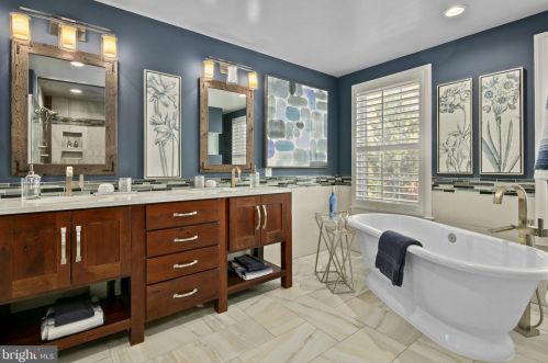 1822 Fonthill Ct, Mc Lean VA 22102-4792 exterior