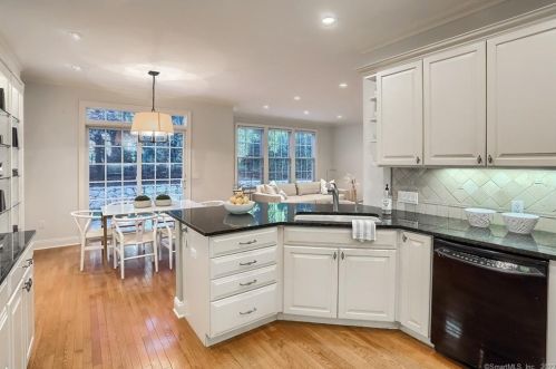 5 Terra Nova Cir, Westport CT 06880-4749 exterior