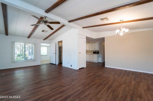 101 Mora Dr, Green Valley, AZ 85614-4210