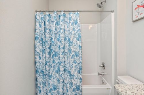 220 Hidden Lk Trl, Defuniak Springs FL 32433-3202 exterior