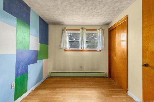 7 Cora St, Enfield CT 06082-5119 exterior