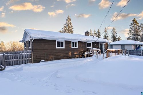 2709 Jean Duluth Rd, Duluth MN 55804-2630 exterior