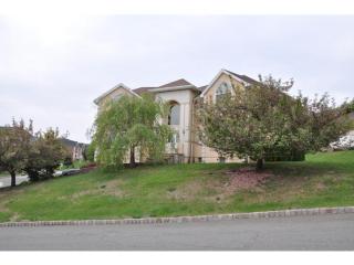 83 Hamilton Trl, Paterson, NJ 07512-2177