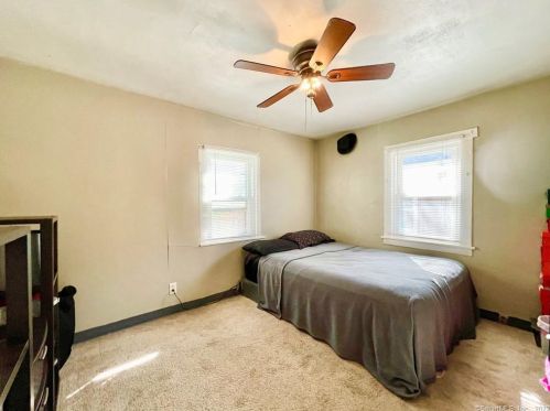 22 8 St, Derby CT 06418-1206 exterior