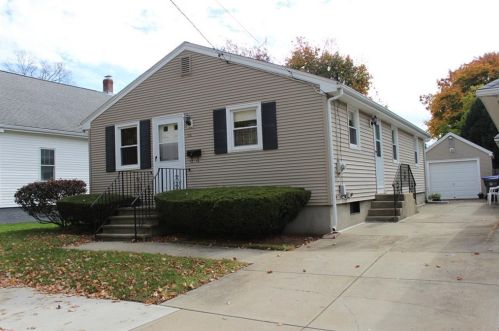 92 Wabun Ave, Providence, RI 02908-2734