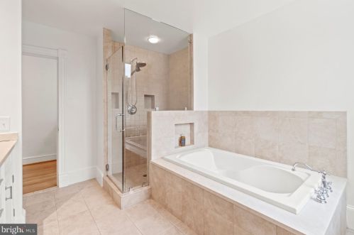 3021 Cambridge Pl, Washington DC  20007-2914 exterior